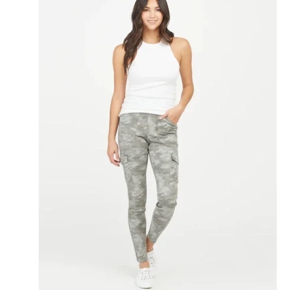 Spanx Stretch Twill Ankle Cargo Pants - Picture 5 of 9